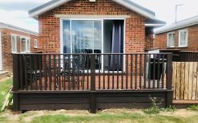 Leysdown-on-sea Saddlebrook Holiday Park 3 Bedroom Brick Built Chalet Bungalow  United Kingdom